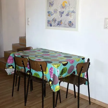 Our Parent's House. Family House For Rent Hébergement de vacances