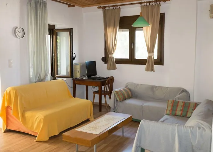 Our Parent's House. Family House For Rent Case de vacanță