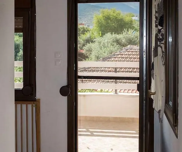 Case de vacanță Our Parent's House. Family House For Rent Skála Kallirákhis